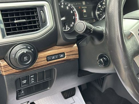 Used 2020 Nissan Titan SL w/ Moonroof Package image 24