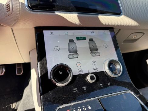 Used 2019 Land Rover Range Rover Velar R-Dynamic SE image 10