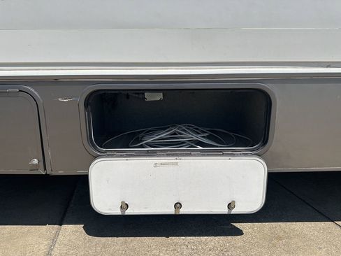 Used 2017 Ford E-450 and Econoline 450 Super Duty w/ Motorhome Prep Package image 74