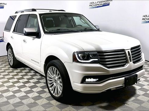 Used 2016 Lincoln Navigator Select image 3