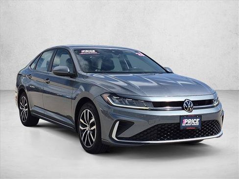 Used 2025 Volkswagen Jetta SE FWD image 3