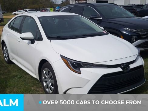 Used 2025 Toyota Corolla LE image 2