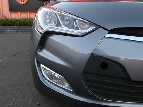 Used 2017 Hyundai Veloster image 3