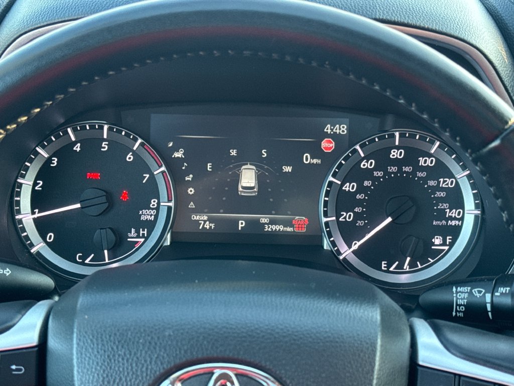 Used 2024 Toyota Highlander XLE AWD/4WD image 16