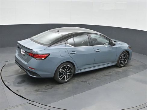 Used 2025 Nissan Sentra SR w/ SR Premium Package image 31