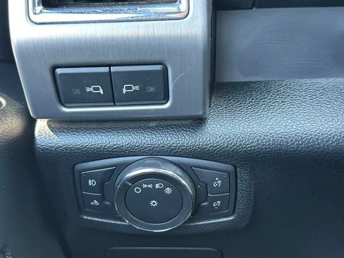 Used 2016 Ford F150 Platinum w/ Equipment Group 701A Luxury AWD/4WD image 31