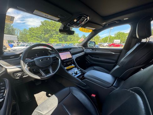 Used 2022 Jeep Grand Cherokee Overland image 10