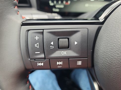 New 2025 Nissan Kicks SR image 18