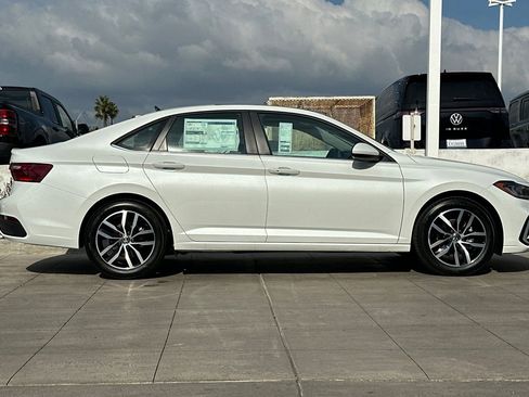 New 2026 Volkswagen Jetta SE FWD image 4