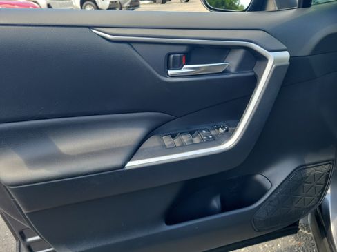 Used 2019 Toyota RAV4 XLE Premium FWD image 20