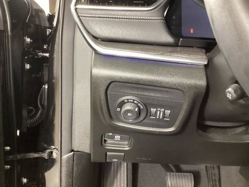 Used 2025 Jeep Grand Cherokee Overland w/ Adv Protech Group III AWD/4WD image 12