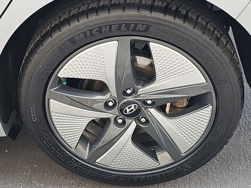 Used 2020 Hyundai Ioniq SEL FWD image 12