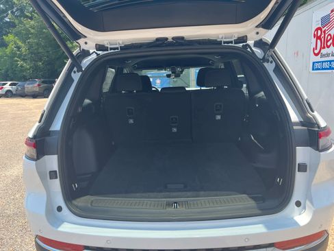 New 2025 Jeep Grand Cherokee Laredo w/ Luxury Tech Group I image 40