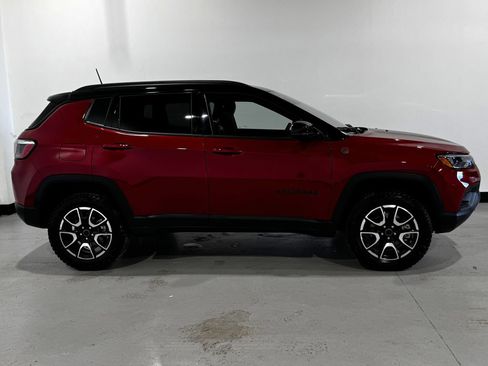 Used 2025 Jeep Compass Trailhawk AWD/4WD image 21