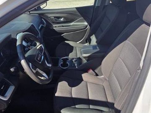 Used 2023 GMC Terrain SLE w/ Driver Convenience Package image 10