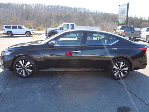 Used 2019 Nissan Altima 2.5 SV image 2
