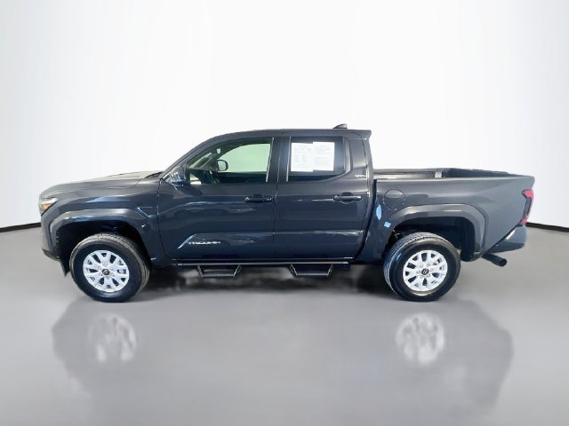 Used 2025 Toyota Tacoma SR5 AWD/4WD image 5