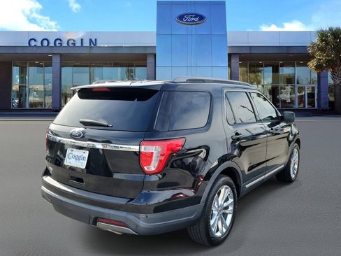 Certified 2019 Ford Explorer XLT w/ Equipment Group 202A image 3
