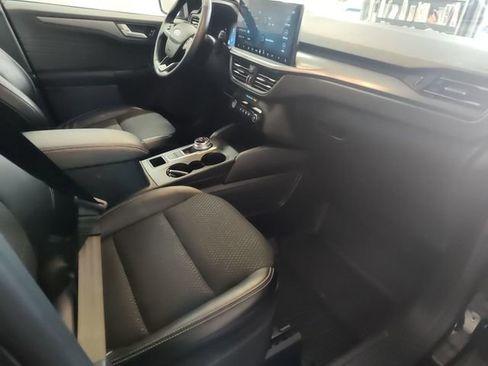 Used 2025 Ford Escape SE image 8