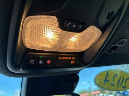 Used 2024 Chevrolet TrailBlazer RS image 24