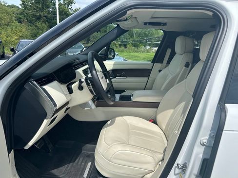 Certified 2025 Land Rover Range Rover SE AWD/4WD image 11