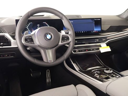 New 2026 BMW X7 xDrive40i w/ M Sport Package AWD/4WD image 2