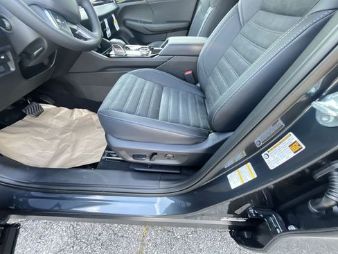 New 2025 Mitsubishi Outlander SE image 12