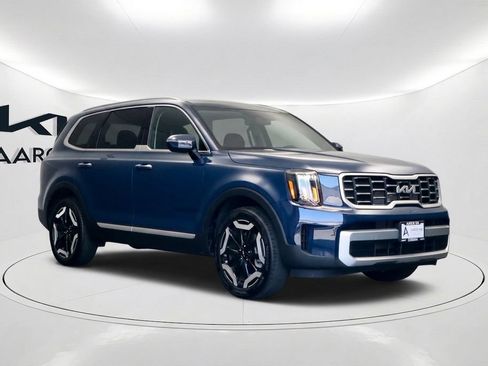 Used 2024 Kia Telluride S w/ S Sunroof Package FWD image 3