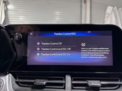 Used 2025 Chevrolet Trax LT w/ LT Convenience Package FWD image 34