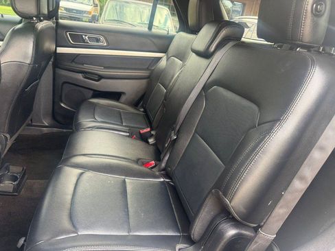 Used 2017 Ford Explorer XLT w/ Equipment Group 202A FWD image 30