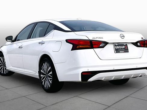 Used 2025 Nissan Altima 2.5 SV FWD image 12