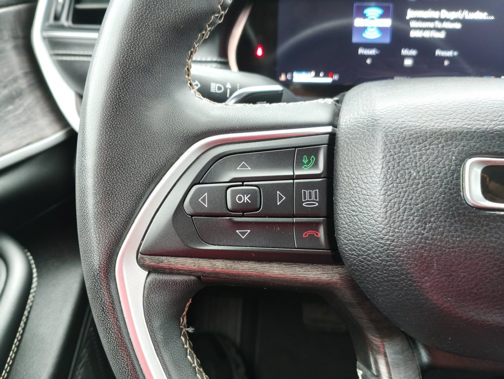 Used 2023 Jeep Grand Cherokee Limited AWD/4WD image 19