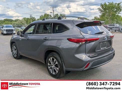 Used 2020 Toyota Highlander XLE AWD/4WD image 5