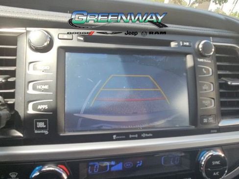 Used 2016 Toyota Highlander Limited w/ Driver Technology Package FWD image 18