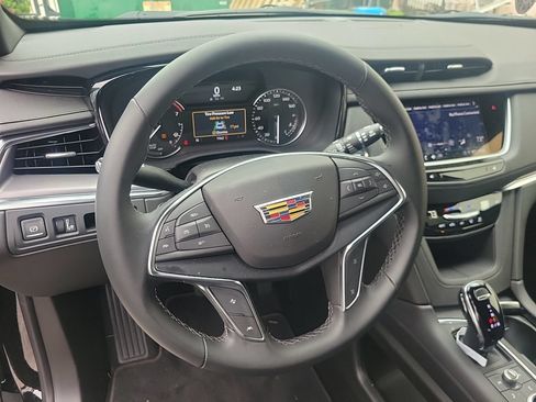 Used 2026 Cadillac XT5 Luxury FWD image 32