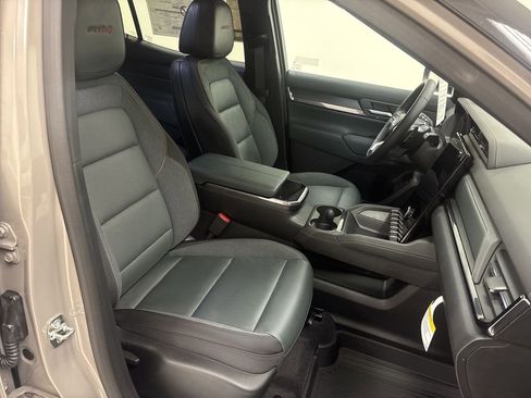 New 2026 GMC Terrain AT4 w/ LPO, Black Badging Package AWD/4WD image 29