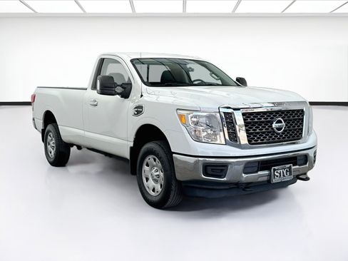 Used 2017 Nissan Titan SV RWD image 3