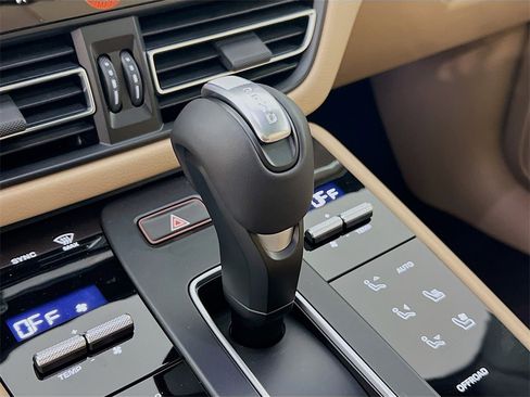 New 2026 Porsche Macan image 19