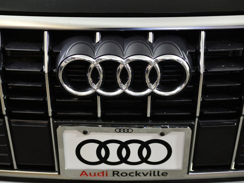 Used 2025 Audi Q5 Premium w/ Convenience Package AWD/4WD image 17