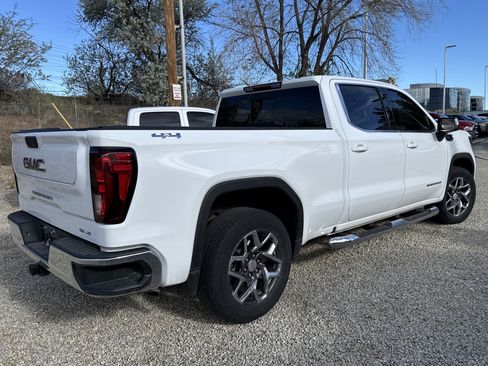 Used 2024 GMC Sierra 1500 SLE w/ Preferred Package image 3