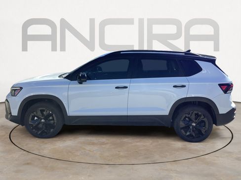 New 2026 Volkswagen Taos SE FWD image 5