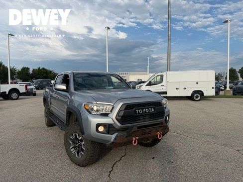 Used 2017 Toyota Tacoma TRD Off-Road w/ Tow Package (A/T) AWD/4WD image 2