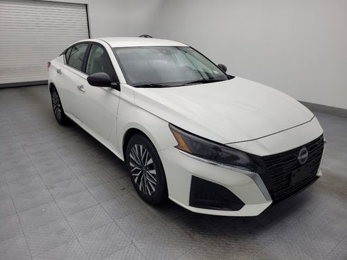 Used 2024 Nissan Altima 2.5 SV image 11