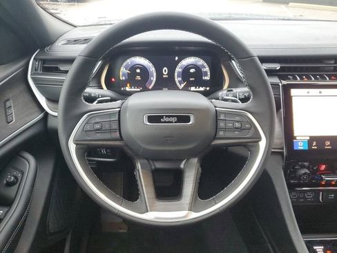 New 2025 Jeep Grand Cherokee Limited image 15