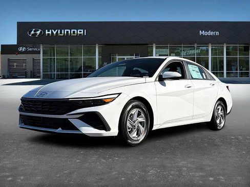 New 2026 Hyundai Elantra SE image 1