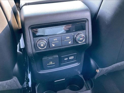 Used 2021 GMC Acadia Denali w/ Denali Technology Package image 12