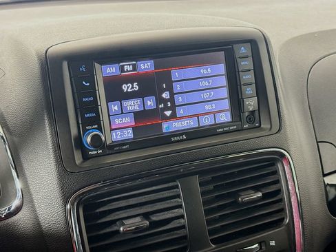 Used 2018 Dodge Grand Caravan SE FWD image 13