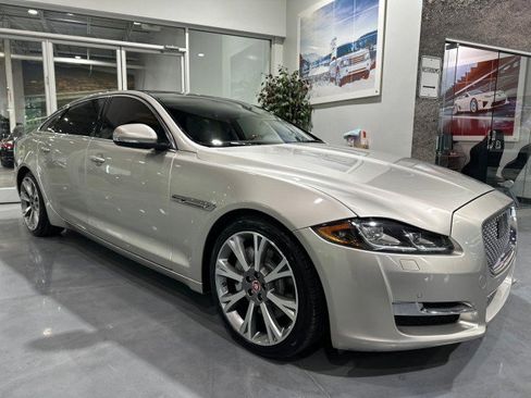 Used 2017 Jaguar XJ L Portfolio RWD image 16