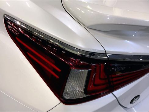 Certified 2022 Lexus ES 350 w/ Premium Package image 28