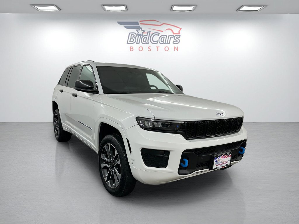 Used 2023 Jeep Grand Cherokee Overland AWD/4WD image 3